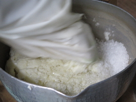 �������a